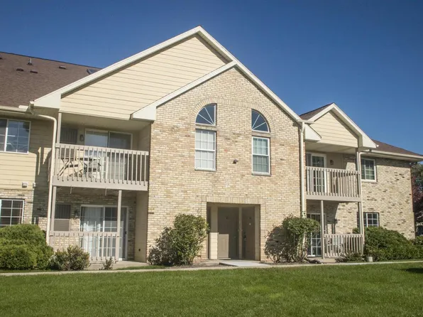 4887 Easy STREET #16, Hartland, WI 53029