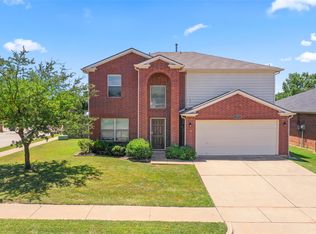 1816 Two Hawks Dr, Fort Worth, TX 76131