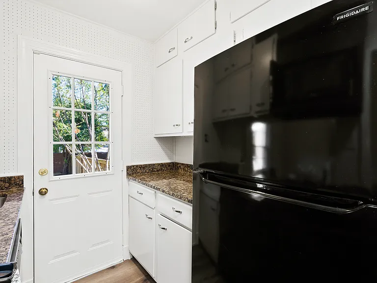 1043 N Monroe St — Photo 4