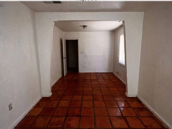 5th image of 504 W Brown St