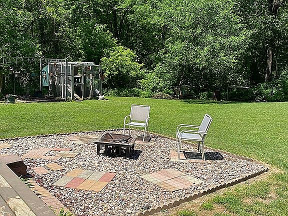 Backyard/Fire Pit & Coop