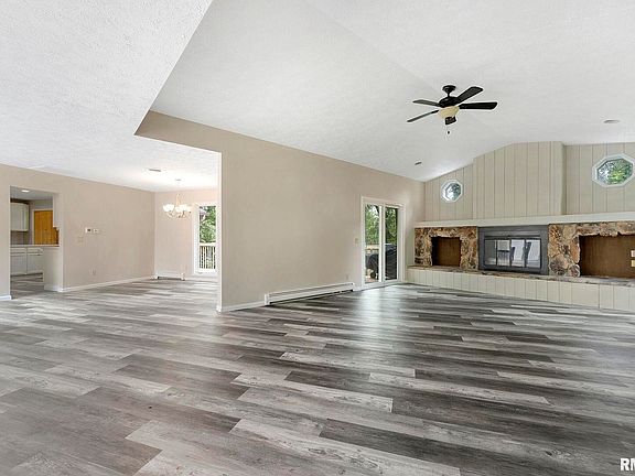 3rd image of 16 Elmwood Dr