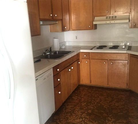 4th image of 1031 N Holly Ave