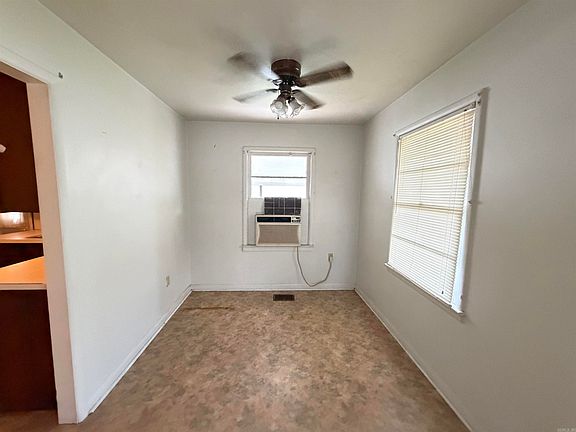 5th image of 204 Rock St