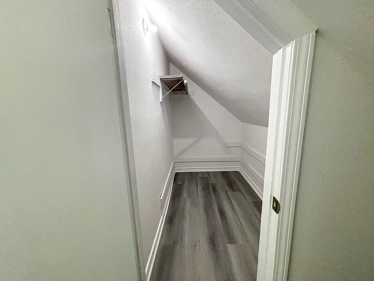 Tophill Dr — Photo 2