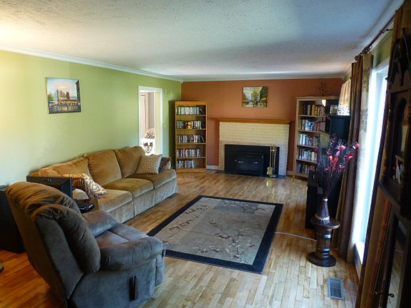 4th image of 8802 Forest Ave SW
