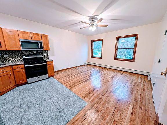 4th image of 482 Smith St #1