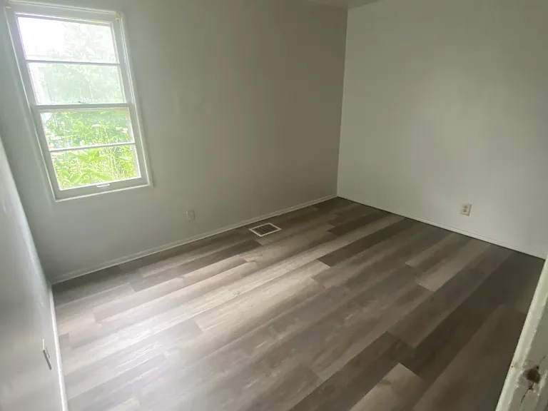 5742 W Silver Spring Dr — Photo 6