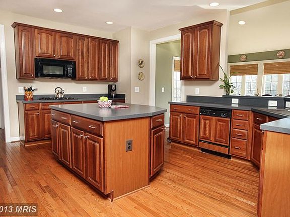 2nd image of 7581 Coopers Hawk Dr