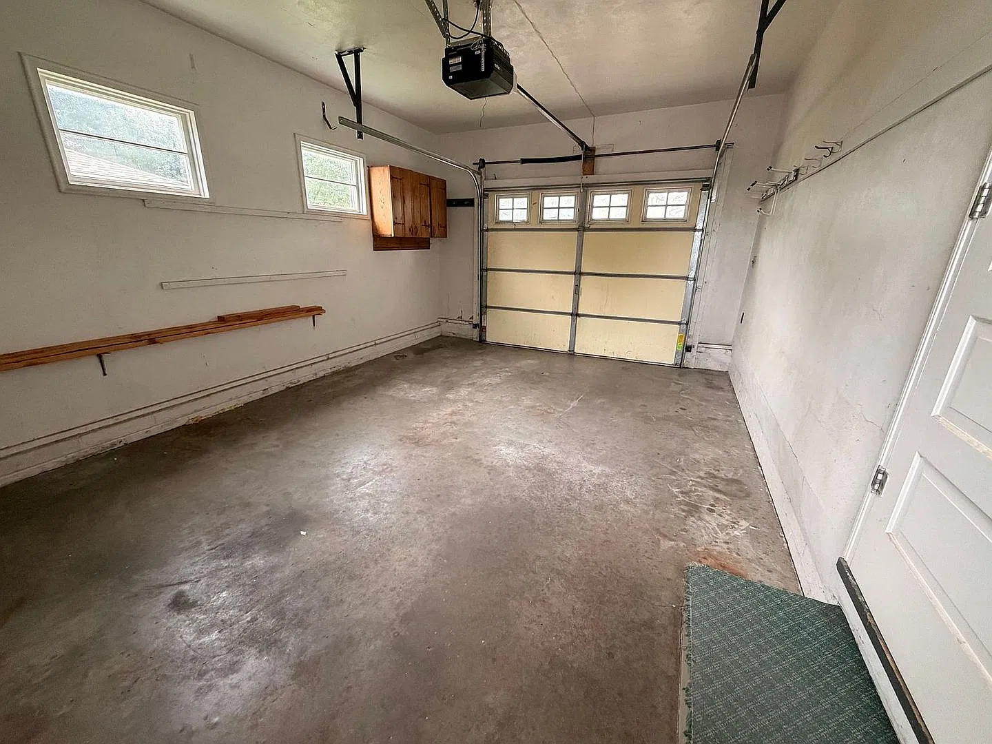 3-Bedroom Home Bordering UNO Campus — Photo 2