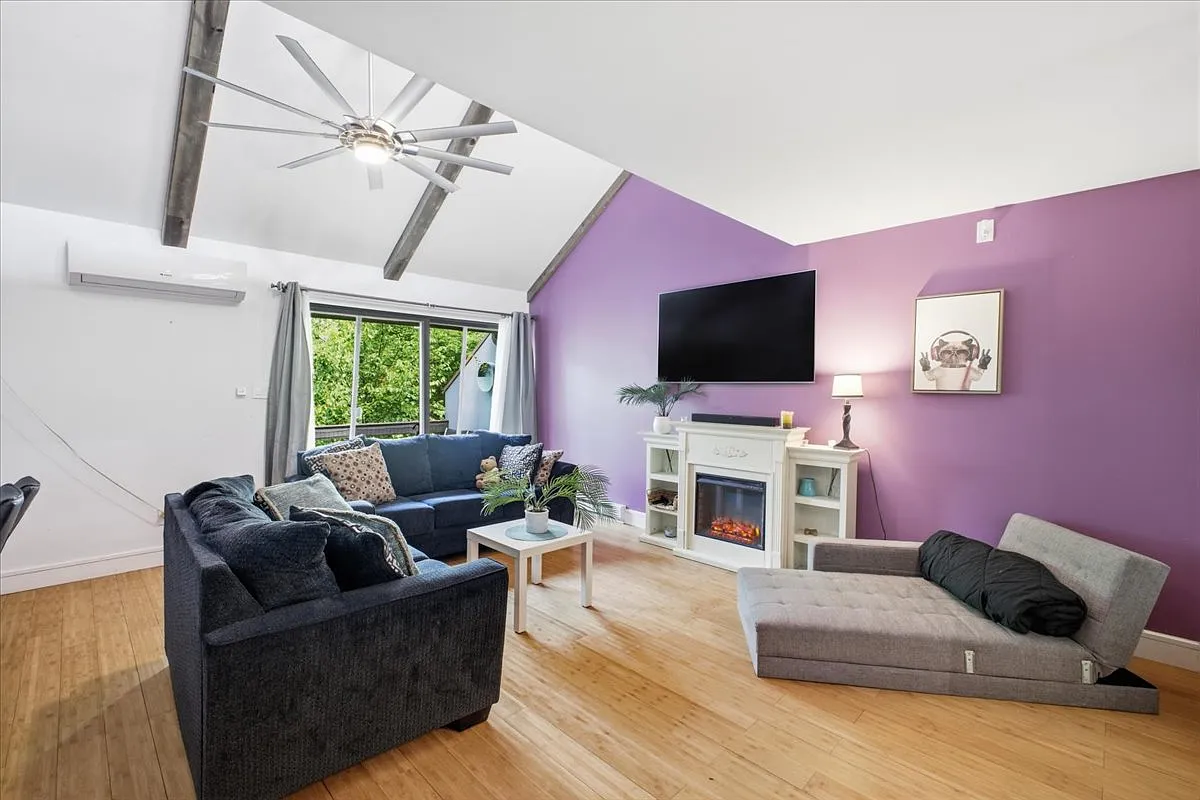 3 bed, 1232 sqft, $1,950 — Photo 3