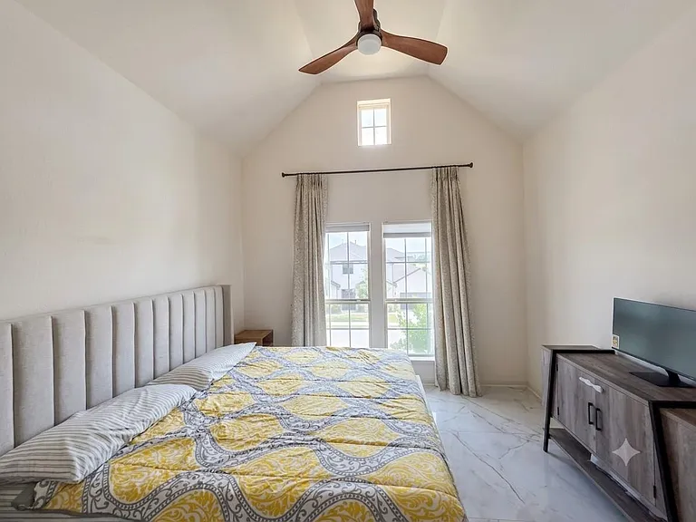 17005 Sanglier Dr — Photo 14