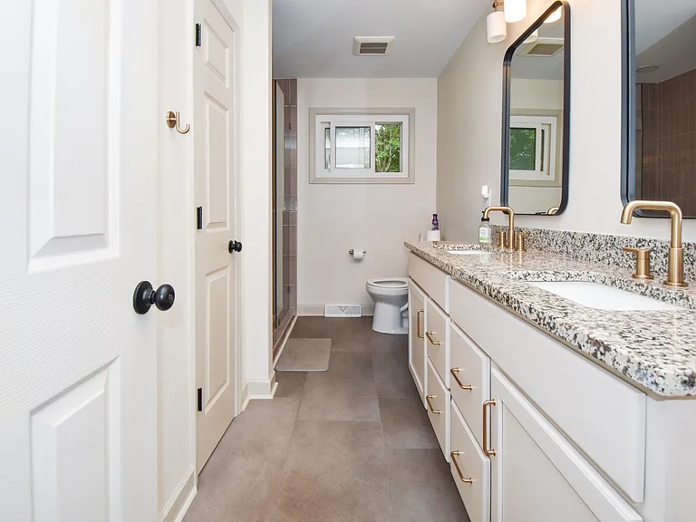515 Manor Dr — Photo 4