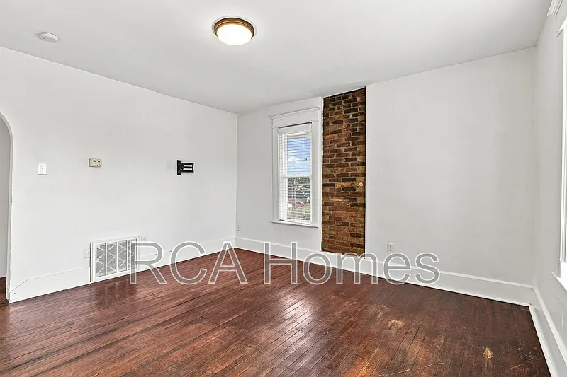 2 bed, 1.0 bath, $1,295 — Photo 2