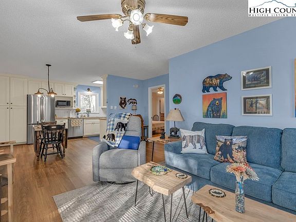 3rd image of 6 Ridgewood Lane