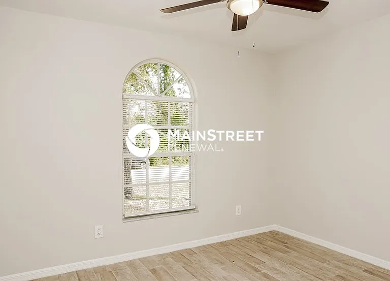 1722 Elmhurst Cir S #E — Photo 8