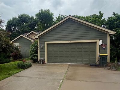 802 Hithergreen Ct, Lansing, KS, 66043
