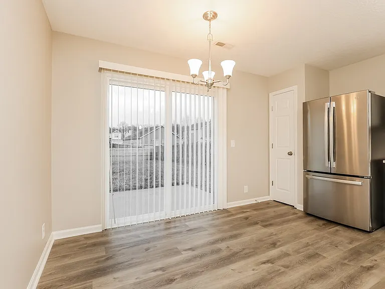 4052 Longfellow Dr — Photo 7
