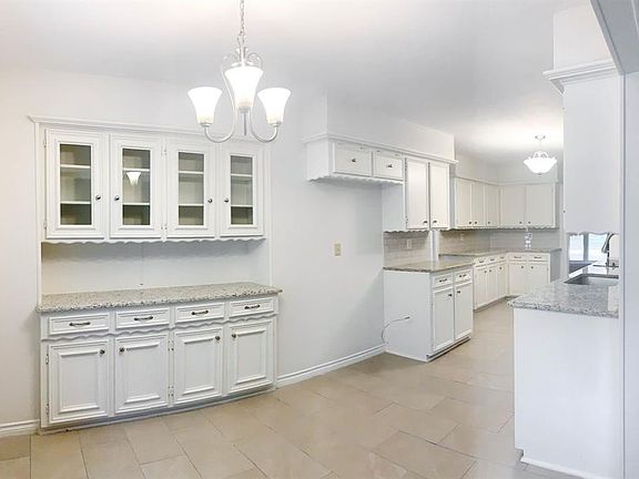 4th image of 3032 Creekbend Dr