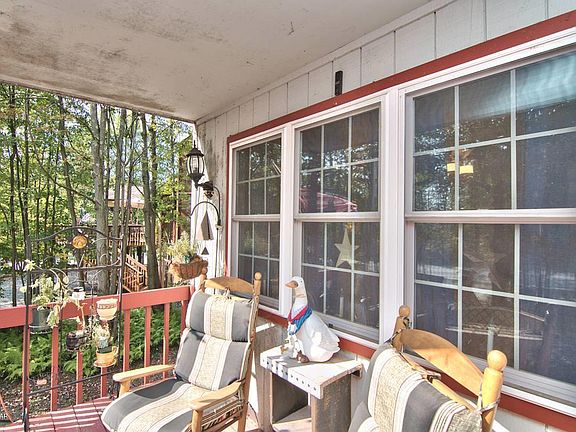 3rd image of 515 Lakeview Dr E