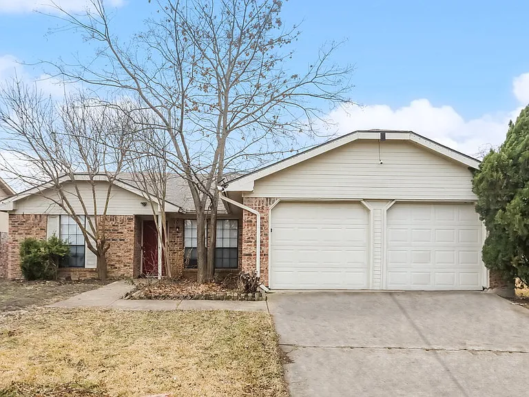 226 Lemon Dr — Photo 1