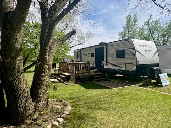 24/22 Woodhaven Dr E, Sublette, IL 61367