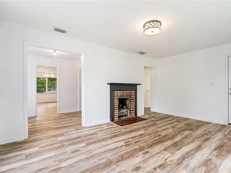 2507 Taylor Ave — Photo 5