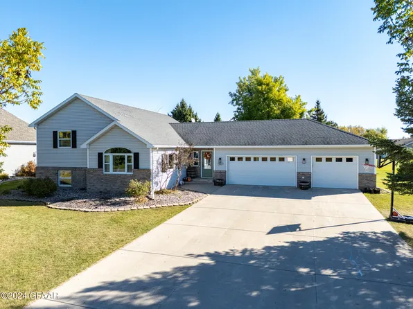 931 5th Ave SE, East Grand Forks, MN 56721