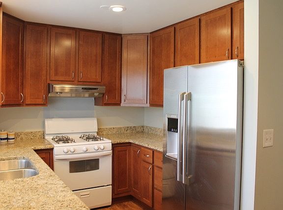 2nd image of 546 N Woodfield Trl
