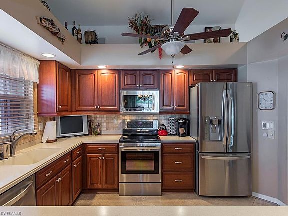 4th image of 228 Melrose Pl #61