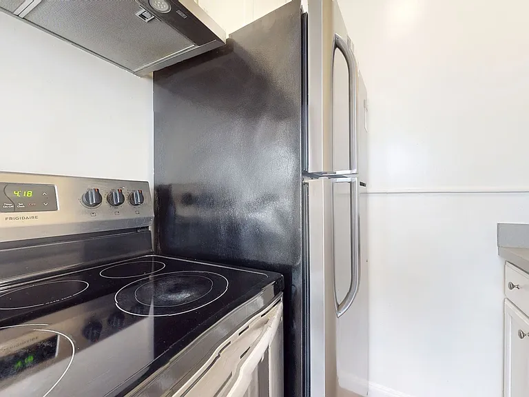 5452 Bancroft Ave — Photo 9