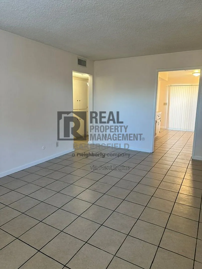 2 bed, 1.0 bath, $1,025 — Photo 4