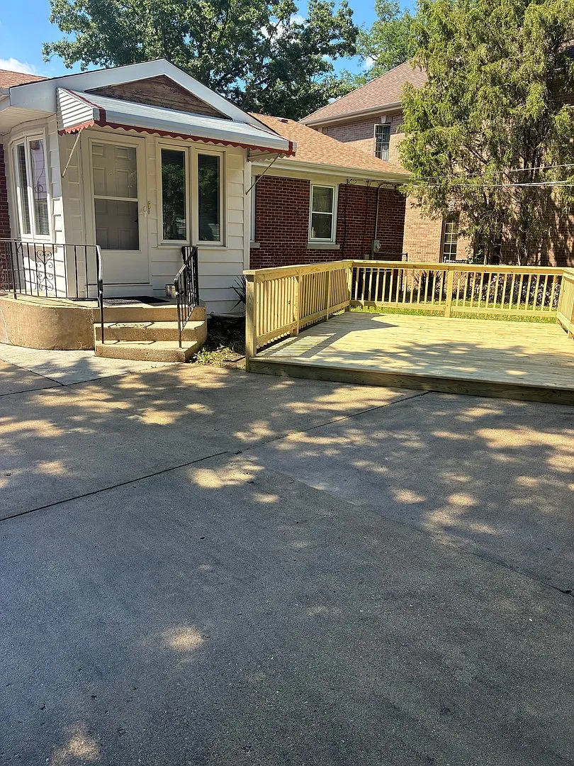 3 bed, 1.5 bath, 1200 sqft, $3,000 — Photo 2