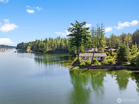 3rd image of 3143 E North Island Drive