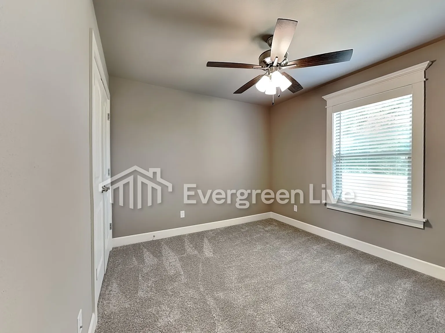 3 bed, 2.0 bath, 1450 sqft, $1,545 — Photo 2
