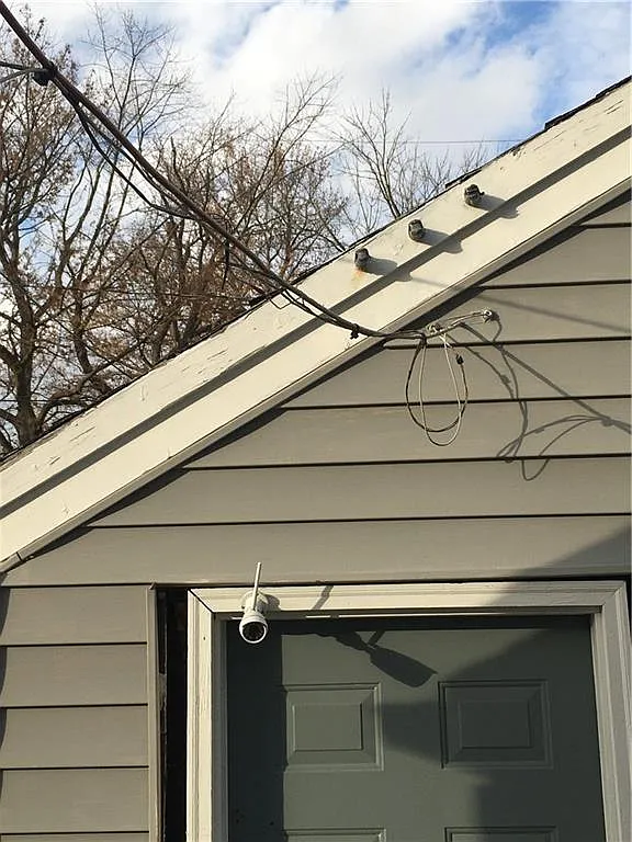 1910 W Packard St photo 1