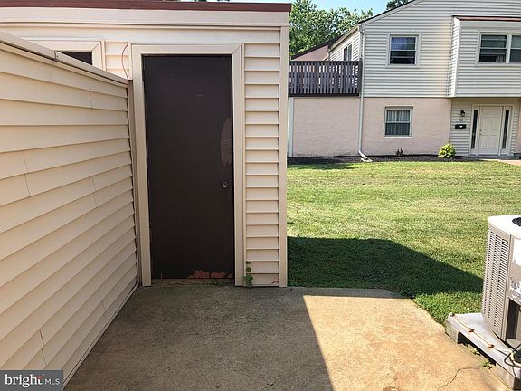 3rd image of 1902 Chelmsford Cir
