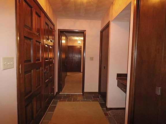 3rd image of 9821 Merry Ln NW