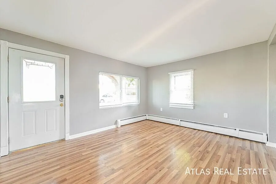 Charming 3-Bedroom Home in Westwood with Fenced Backyard — Photo 2