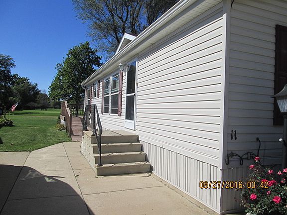 3rd image of 11 Kathryn Ln