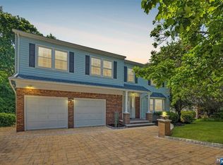 320 Glenwood Ave, Leonia, NJ 07605