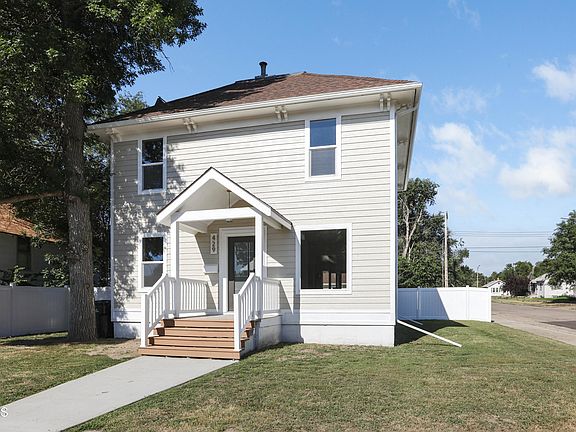 2nd image of 429 7th Ave W