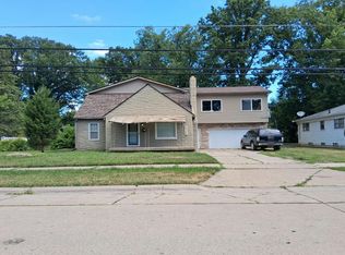 20285 Huntington Ave, Harper Woods, MI 48225