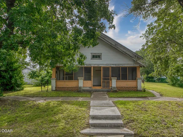 208 S 2nd St, Jasper, MO 64755