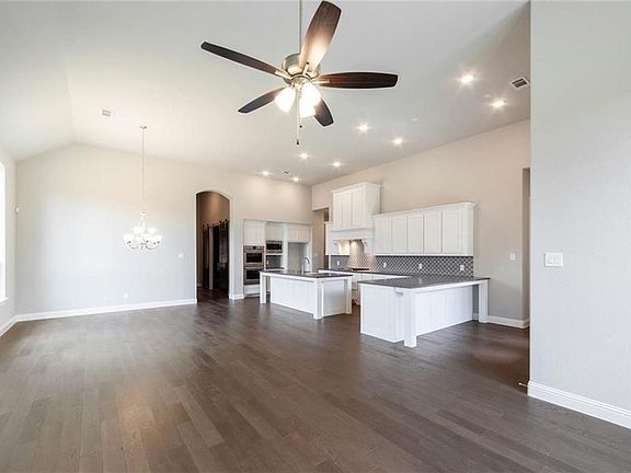 5th image of 9109 Pecan Woods Trl