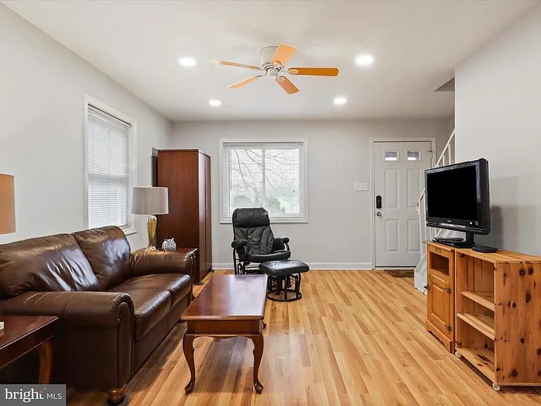 5883 Blaine Dr — Photo 6