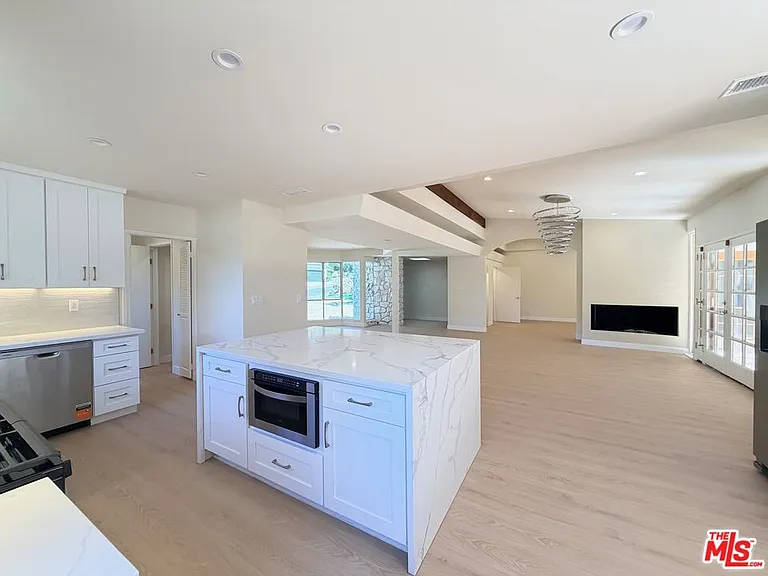2000 San Ysidro Dr — Photo 30