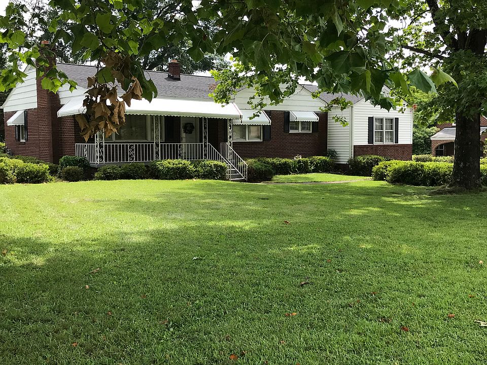 2 Lakeview Drive, Greenville