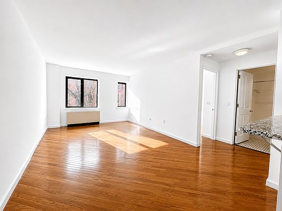 4th image of 401 W 22nd St APT 5D