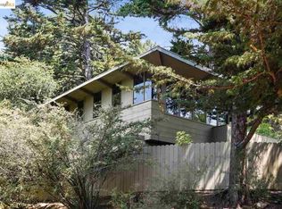 2090 Arrowhead Dr, Oakland, CA 94611